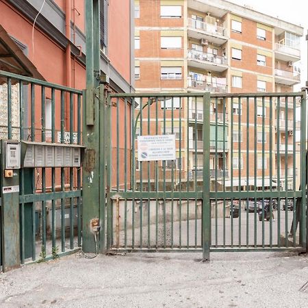Panoramic Flat Between Materdei And Fontanelle Naples Exterior photo