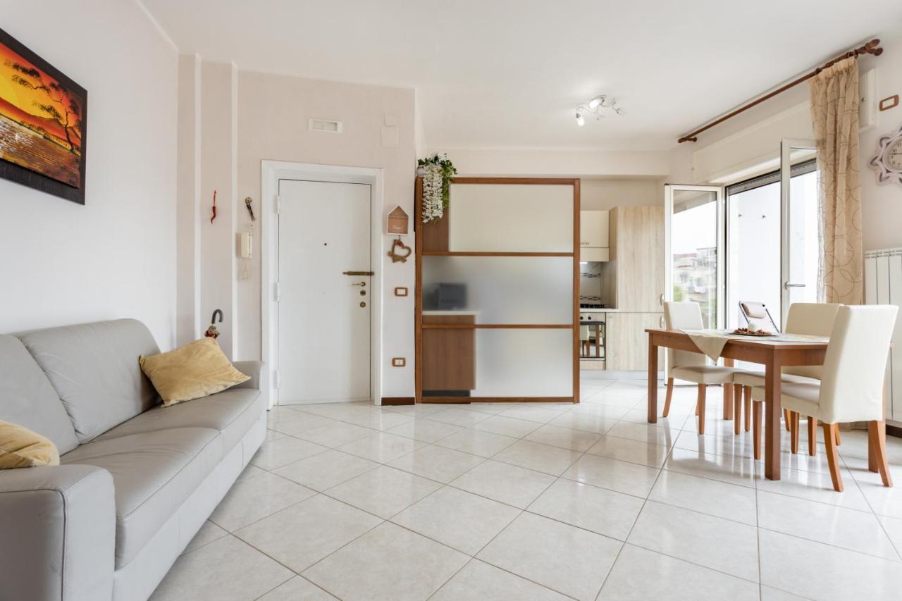 Panoramic Flat Between Materdei And Fontanelle Naples Exterior photo